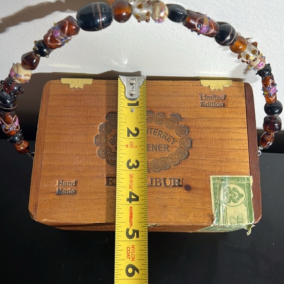 Vintage wooden cigar box purse lined with glass beaded handle and charm - Picture 11 of 15